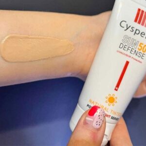 کرم ضد آفتاب رنگی ( طبیعی ) روشن کننده SPF50 سیسپرسا حجم 50 میل